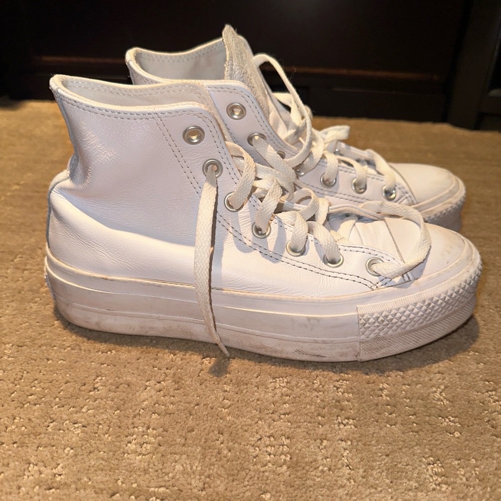 WHITE ALL LEATHER PLATFORM CONVERSE SIZE 7